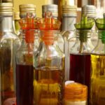 Vasi di piante con aceto in bottiglia, suggerimenti per un uso sicuro e benefico.