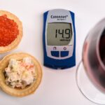 Immagine di una persona che consulta un medico riguardo al colesterolo LDL alto.