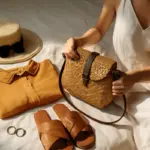 Come scegliere accessori per outfit estivi? Il dettaglio funzionale che aggiunge stile senza sforzo